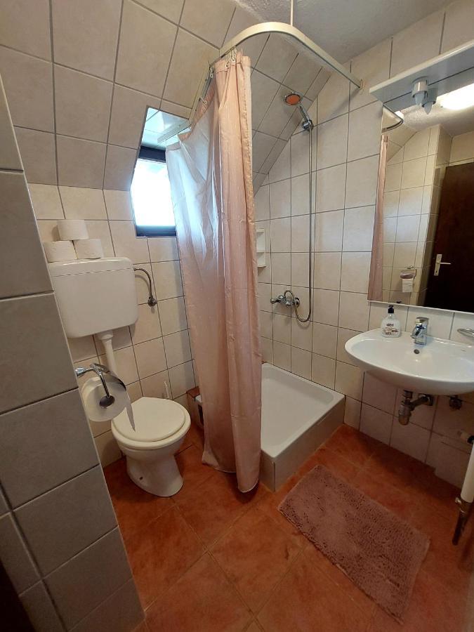 Apartments & Rooms Velebit Lovinac  المظهر الخارجي الصورة