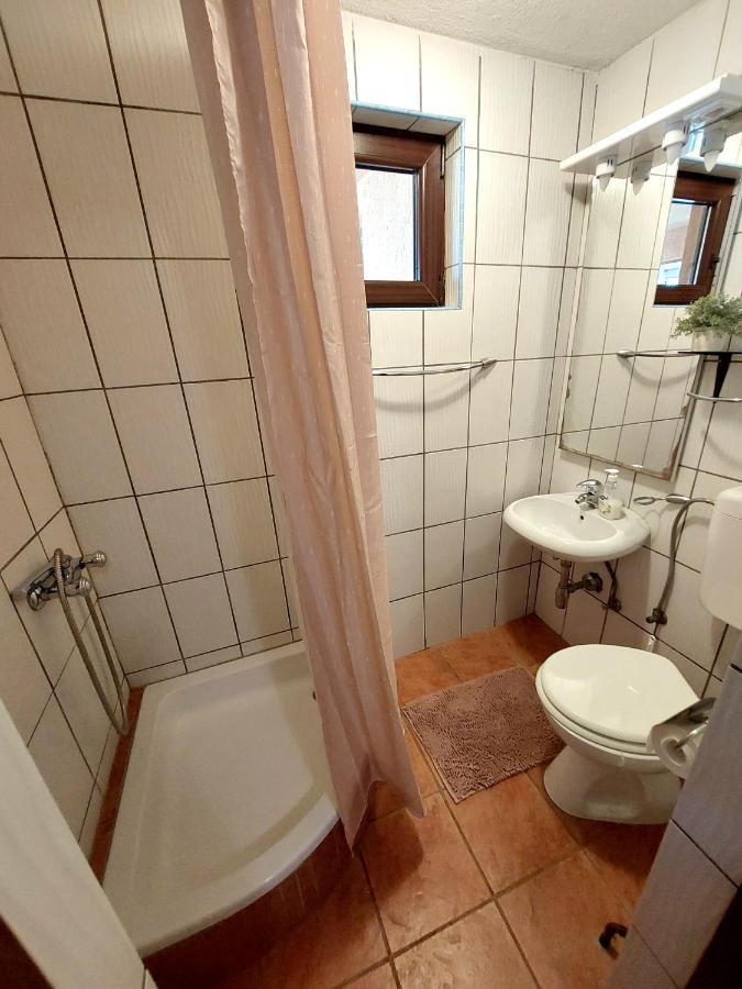 Apartments & Rooms Velebit Lovinac  المظهر الخارجي الصورة